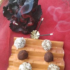 A picture of Ripe banana"s ladoo.