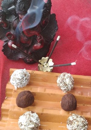A picture of Ripe banana"s ladoo.