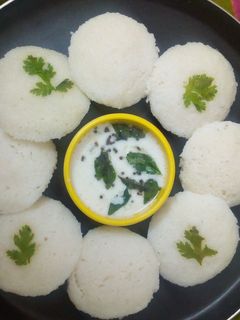 रवा इडली (Rava idli recipe in hindi) रेसिपी मुख्य फोटो