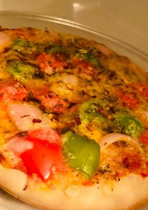 A picture of Pizza with readymade Pizzabase.