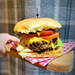 A picture of Emilys Epic Burger.