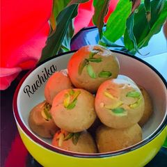 Besan Ladoo in microwave A picture of Besan Ladoo in microwave.
