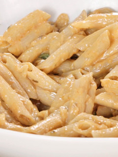 Una foto de Pasta al vodka | Quick Pasta Recipes Cooker - Lékué