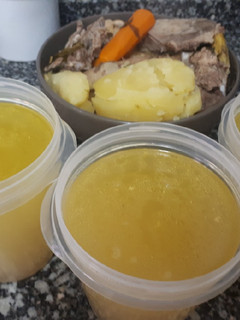 Una foto de Caldo casero
