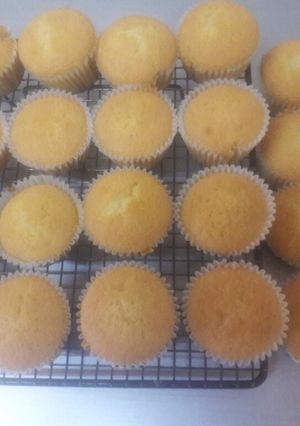 A picture of Vanilla Cupcakes.