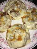 Sopes con frijoles y queso
