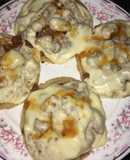 Sopes con frijoles y queso