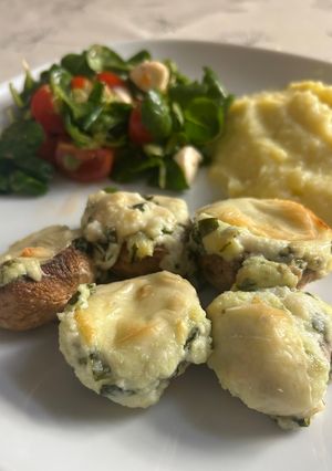 Medvehagymás juhtúrós gombafejek recept fotója