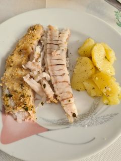 Una foto de Lenguado al horno con patatas cocidas