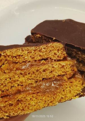 Una foto de Alfajor todo dulce de leche