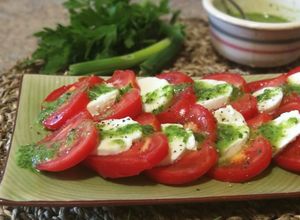 Foto principal de Ensalada caprese con salsa pesto