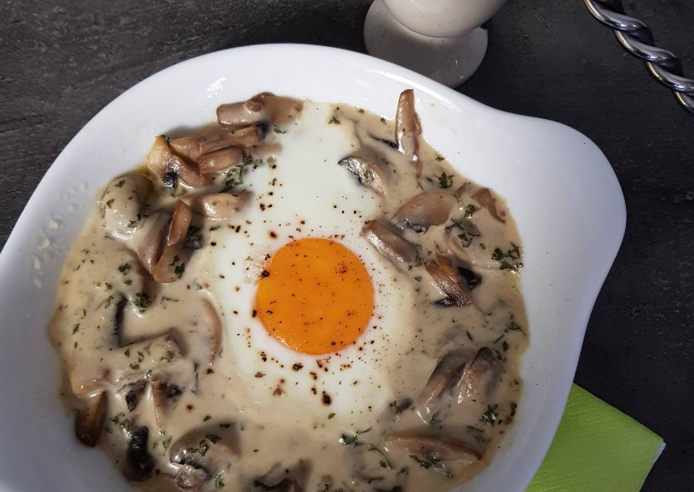 Oeuf cocotte aux champignons