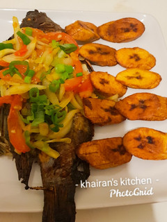 Gashashe Kifi da plantain ainihin hoton girkin