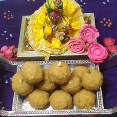 A picture of Janmashtami special churma laddu.