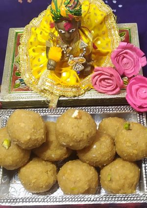 A picture of Janmashtami special churma laddu.