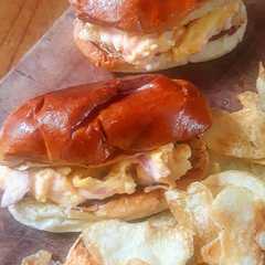 รูปของ Fish Bun with Potato Chips