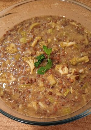 A picture of Lentil Soup with Zucchini and Broccoli.