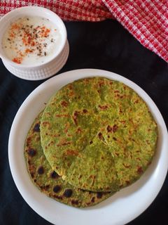 बथुआ दाल पराठा रेसिपी मुख्य फोटो