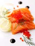 Salmone Affumicato con Finocchio Marinato, Caviale e Salsa Teriyaki