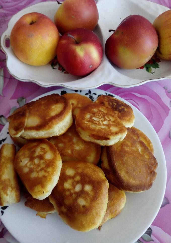 Оладки з яблуком