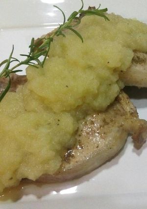 Una foto de Costillitas de cerdo con puré de Manzanas