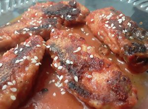 Una foto de Alitas de pollo en salsa barbacoa casera...🤔🍗🌶🍗