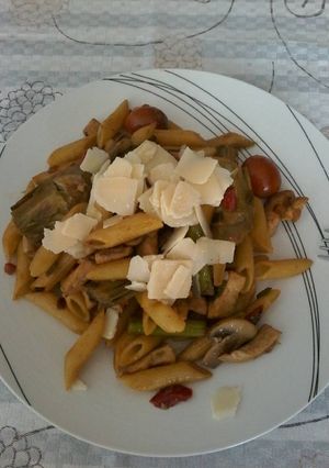 Una foto de Penne con verduras y toque de soja