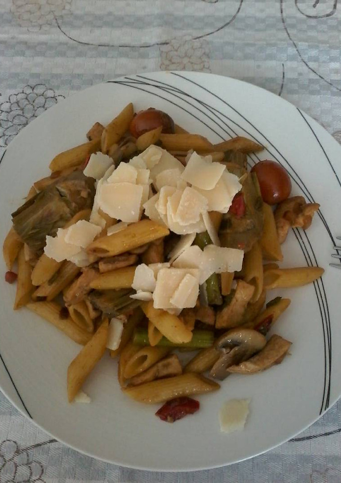 Una foto de Penne con verduras y toque de soja