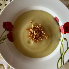 A picture of Creamy kohlrabi soup.