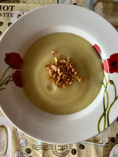 A picture of Creamy kohlrabi soup.