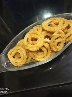 ચકરી (Chakri Recipe In Gujarati) રેસીપી મુખ્ય ફોટો