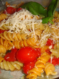 Una foto de Tirabuzones caprese