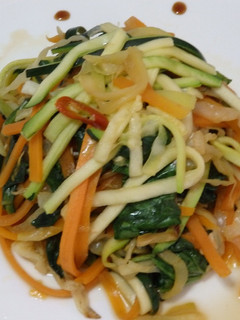 Una foto de Salteado de verduras con ajo y jengibre