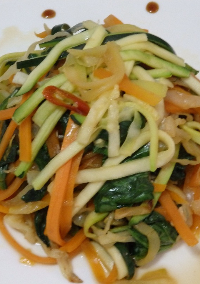 Una foto de Salteado de verduras con ajo y jengibre