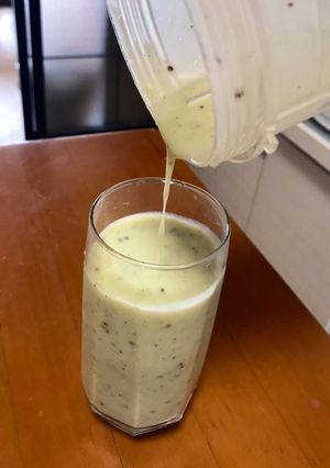 Hình của món Sinh tố Chuối Kiwi tốt cho người bị tiểu đường.