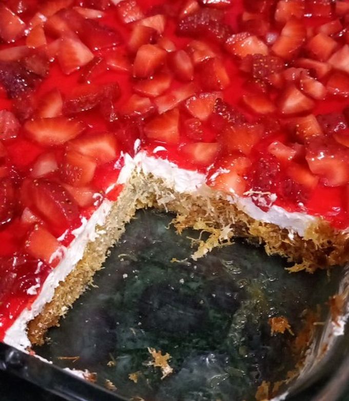 صورة لوصفة كنافة بالفراولة 🍓و الكريمة🍶