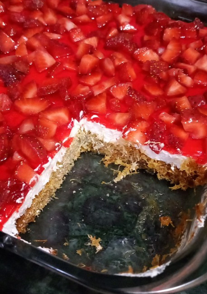 صورة لوصفة كنافة بالفراولة 🍓و الكريمة🍶