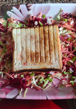 मिक्स वेज ग्रिल सैंडविच (mix veg grill sandwich recipe in Hindi) रेसिपी मुख्य फोटो
