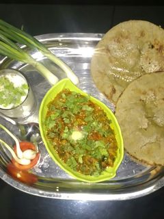 ઓળો ને રોટલો(olo Rotlo Recipe in Gujarati) રેસીપી મુખ્ય ફોટો