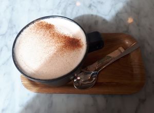 Una foto de Té chai latte