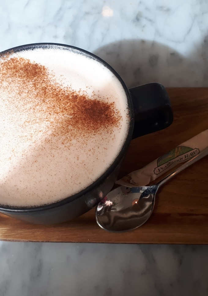 Una foto de Té chai latte