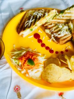 ગ્રીલ સેન્ડવીચ (Grill Sandwich Recipe in Gujarati) રેસીપી મુખ્ય ફોટો