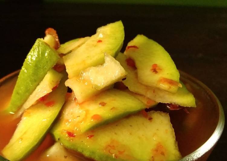 Cara Gampang Menyiapkan Asinan jambu biji, Menggugah Selera