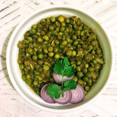 A picture of Green Peas Curry.