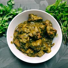 A picture of Hariyali Chicken Gravy.