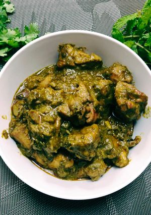 A picture of Hariyali Chicken Gravy.