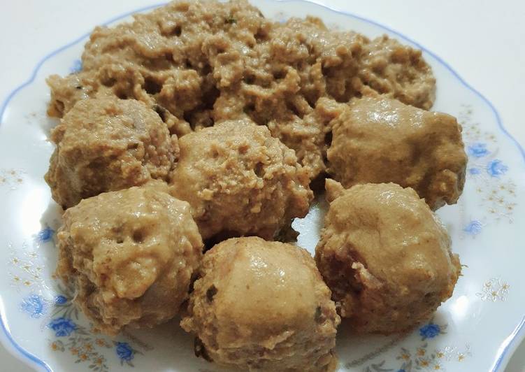 Albóndigas de pollo con salsa de almendras