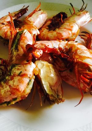 Hình của món Tôm Nhật nướng bơ và hương thảo.