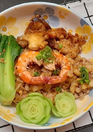 Hình của món Bánh đa đỏ trộn tôm cua.
