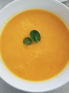 Una foto de Sopa cremosa de zanahoria